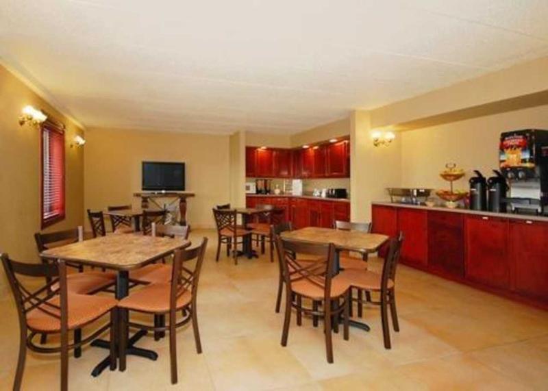 Rodeway Inn Норфолк Ресторан фото